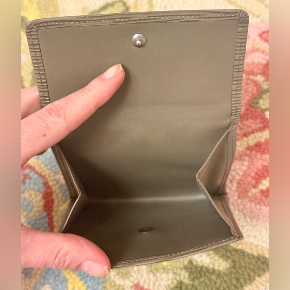 Unisex LOUIS VUITTON Vintage Epi-Leather Elise Tri-Fold Compact Wallet - Taupe - Picture 9 of 16